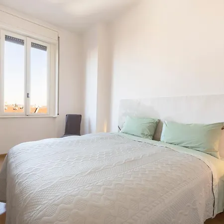Apartment Matisse Big Con Balcone A 10 Minuti Dal Duomo