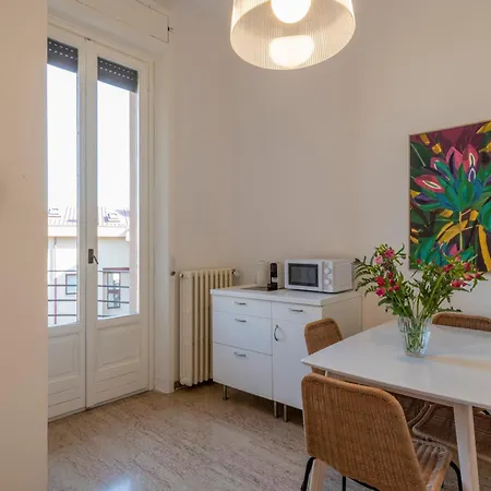 Matisse Big Con Balcone A 10 Minuti Dal Duomo Apartment
